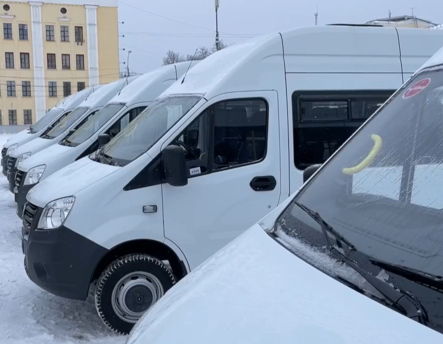 1 декабря в городе Кирове прошла передача ключей от новых автобусов и в скором времени в Верхнекамский округ поступит 4 ГАЗели марки NEXT на 19 мест.