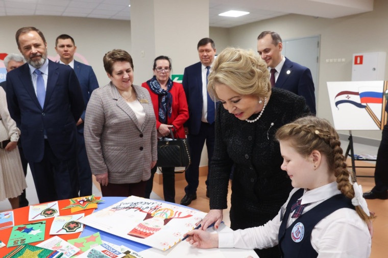 Валентина Матвиенко и Игорь Комаров посетили социальные объекты Мордовии. Валентина Матвиенко и Игорь Комаров посетили социальные объекты Мордовии.