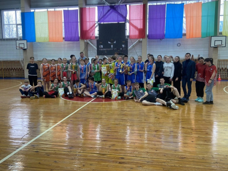 Вчера в городе Киров состоялся турнир по баскетболу 3 на 3 " D.V.O.R.". Вчера в городе Киров состоялся турнир по баскетболу 3 на 3 " D.V.O.R.".